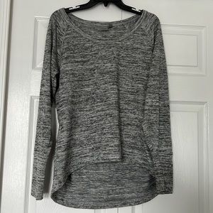 Athleta Scoop Neck Heathered Gray Long Sleeve Shirt
